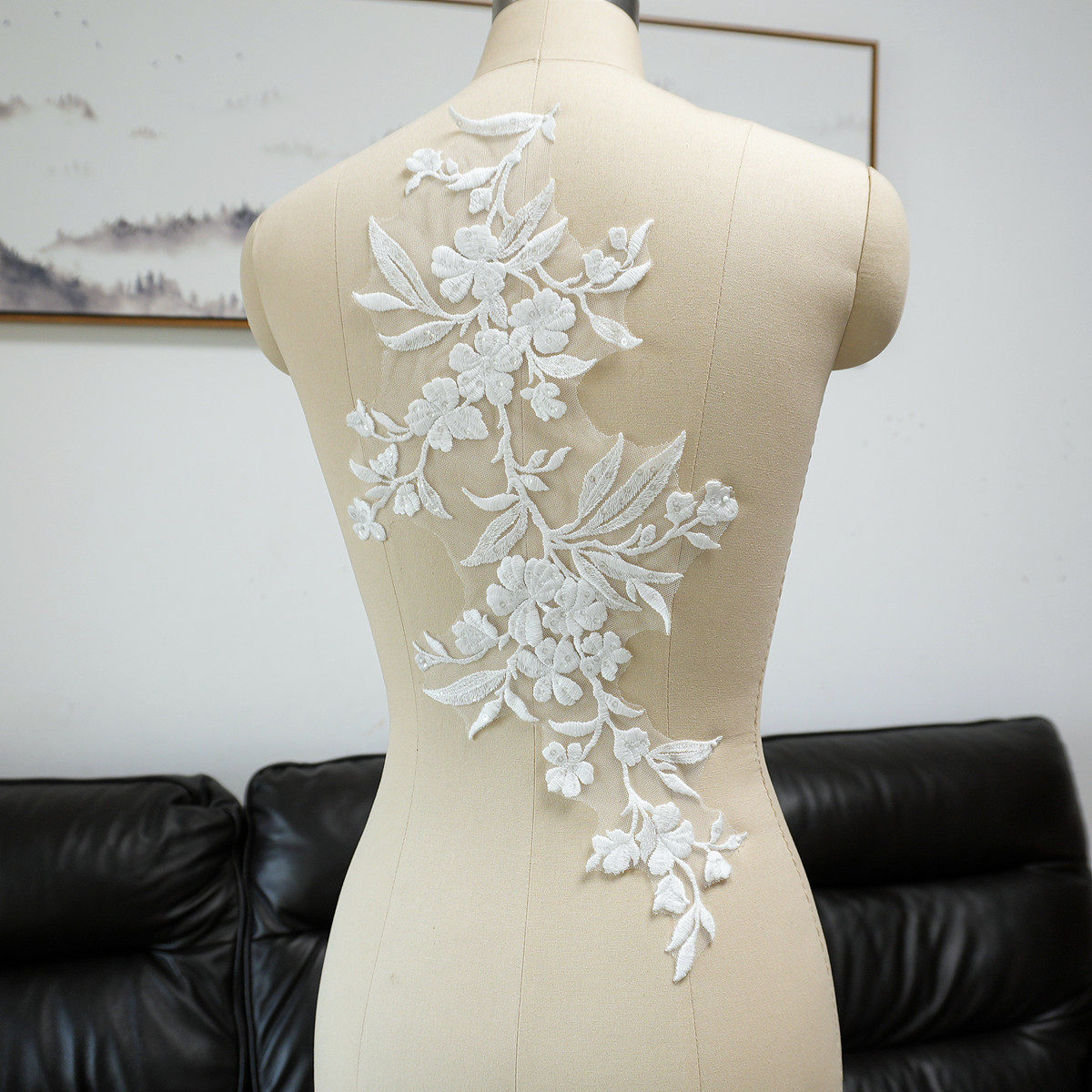 Embellish Craft - ผ้าปะติดลายดอกไม้สีขาวประดับเลื่อมสำหรับตกแต่งชุดแต่งงาน ผ้าคลุมหน้า ผ้าโพกศีรษะ งานฝีมือ DIY และเครื่องประดับ