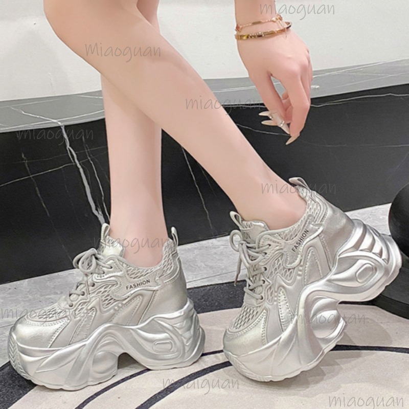 รองเท้าผ้าใบผู้หญิงแบบตาข่ายระ - Guipure Lace Panel บทวิจารณ์และราคา